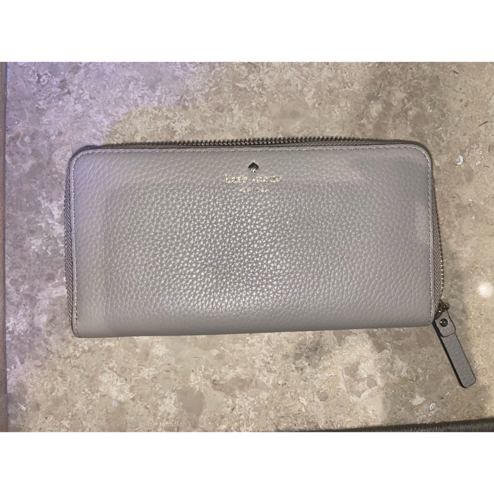 Never used Kate Spade wallet!